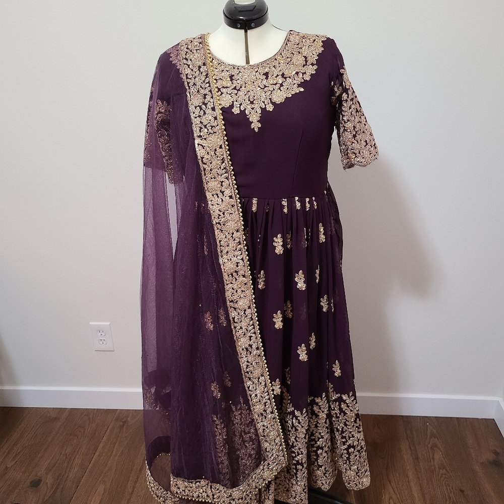 Embroidered Indian Dress - Picture 2 of 8